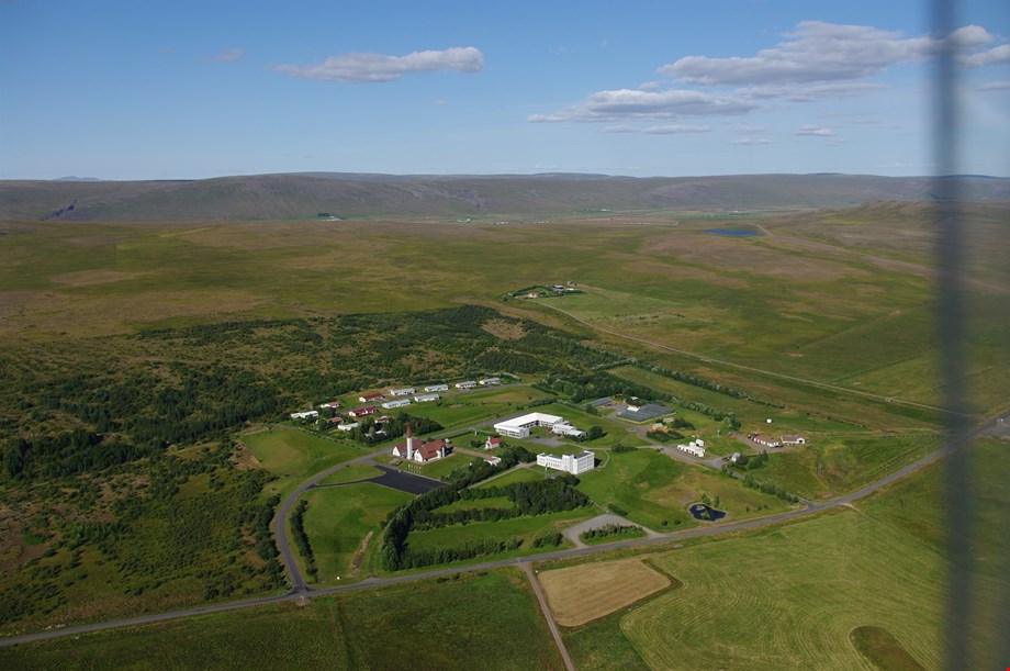 Gengið um sögustaðinn Reykholt